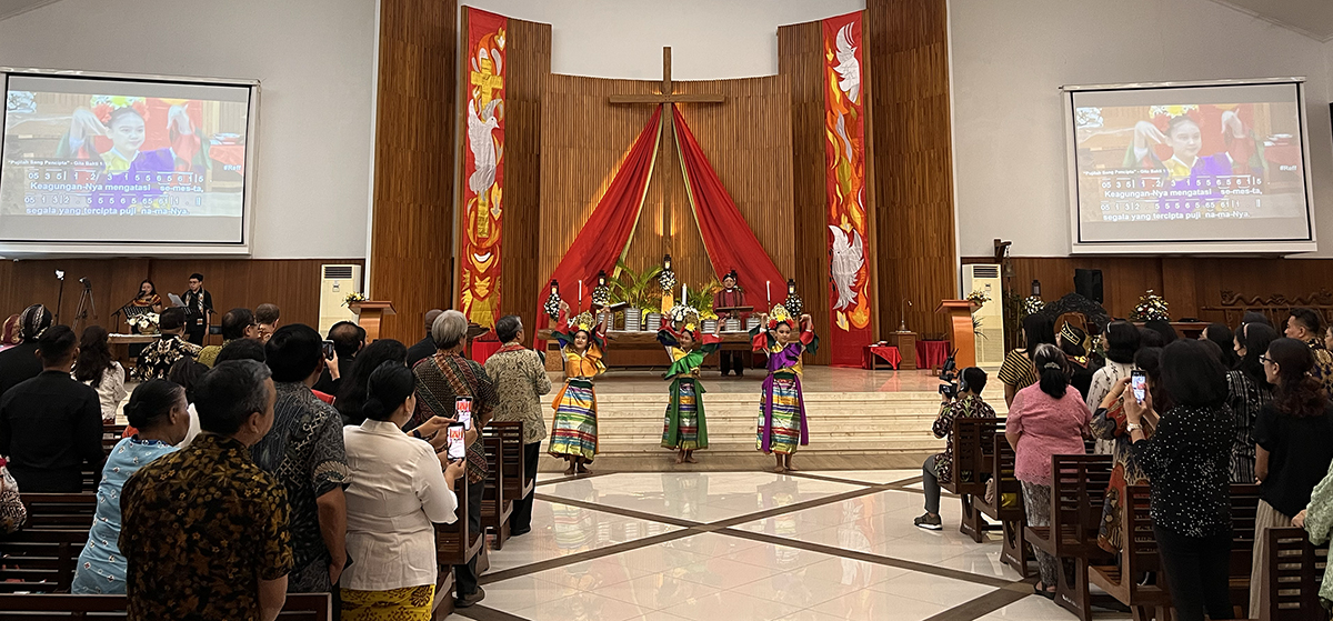 Indonesian dancers